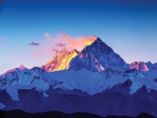Các nhà khoa học biến đỉnh Everest thành phòng thí nghiệm khổng lồ